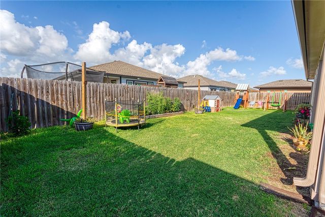 1818 Chesapeake Bay Dr, Portland, TX 78374