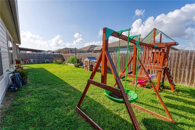 1818 Chesapeake Bay Dr, Portland, TX 78374