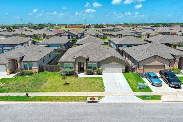 1818 Chesapeake Bay Dr, Portland, TX 78374
