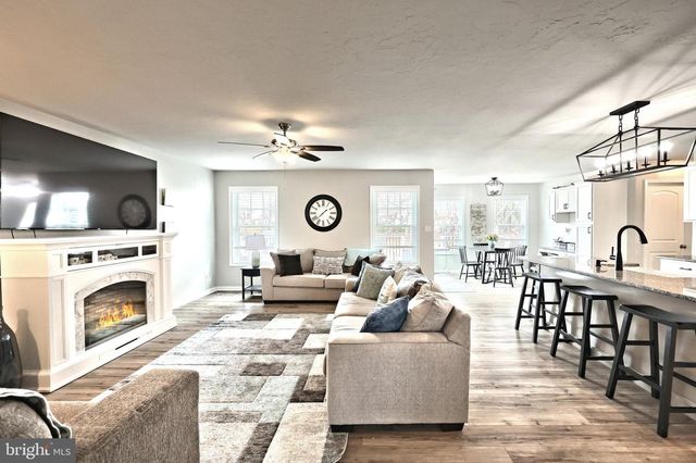 141 OXFORD BLVD, New Oxford, PA 17350