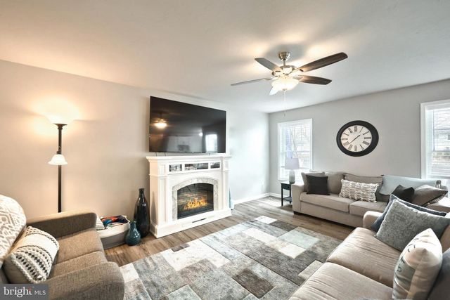 141 OXFORD BLVD, New Oxford, PA 17350