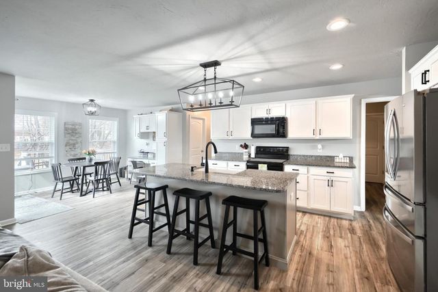 141 OXFORD BLVD, New Oxford, PA 17350