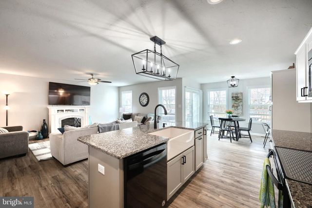 141 OXFORD BLVD, New Oxford, PA 17350