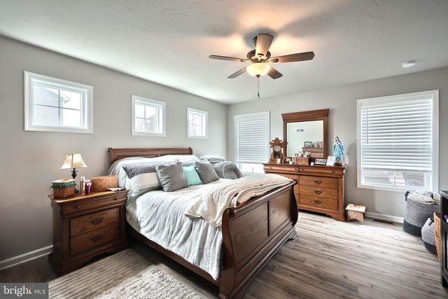 141 OXFORD BLVD, New Oxford, PA 17350