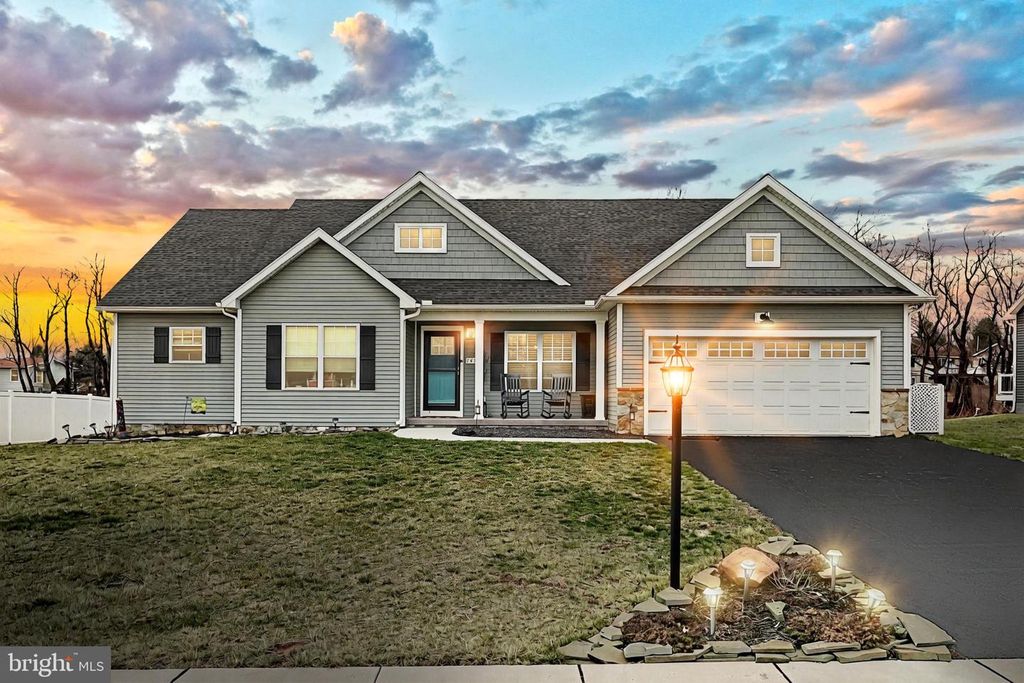 141 OXFORD BLVD, New Oxford, PA 17350