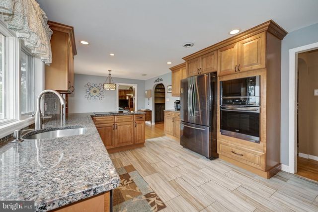 32 BRIDGE RD, Lumberton, NJ 08048