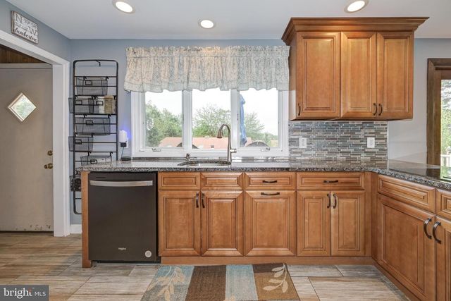 32 BRIDGE RD, Lumberton, NJ 08048