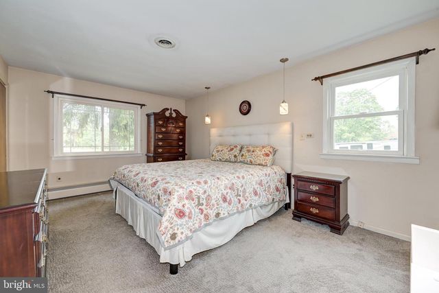 32 BRIDGE RD, Lumberton, NJ 08048