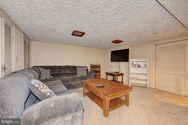 32 BRIDGE RD, Lumberton, NJ 08048