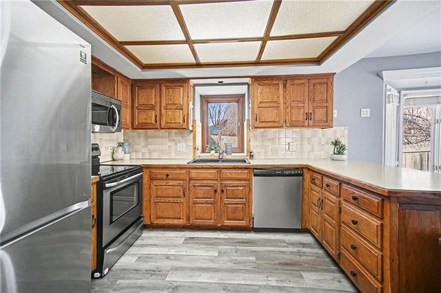 1201 NW Burr Oak Court, Blue Springs, MO 64015