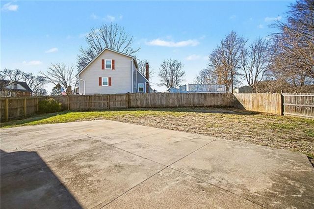 1201 NW Burr Oak Court, Blue Springs, MO 64015