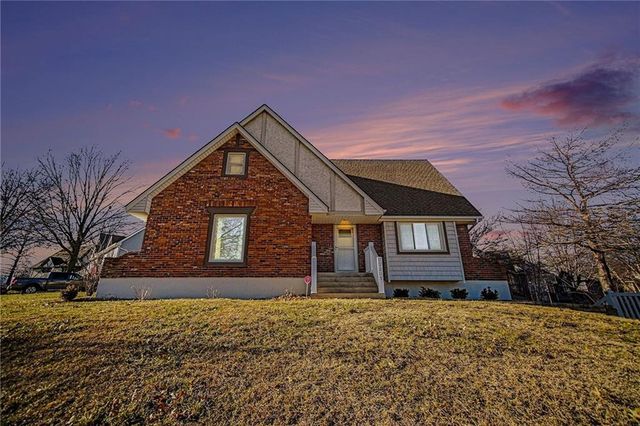 1201 NW Burr Oak Court, Blue Springs, MO 64015