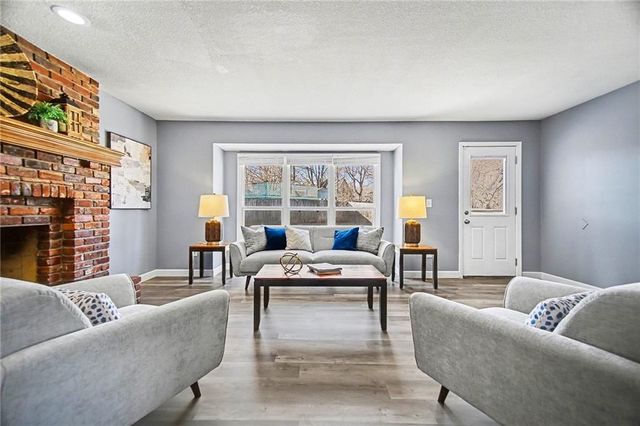 1201 NW Burr Oak Court, Blue Springs, MO 64015