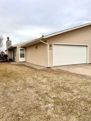 3000 Covent Garden Street S, Moorhead, MN 56560