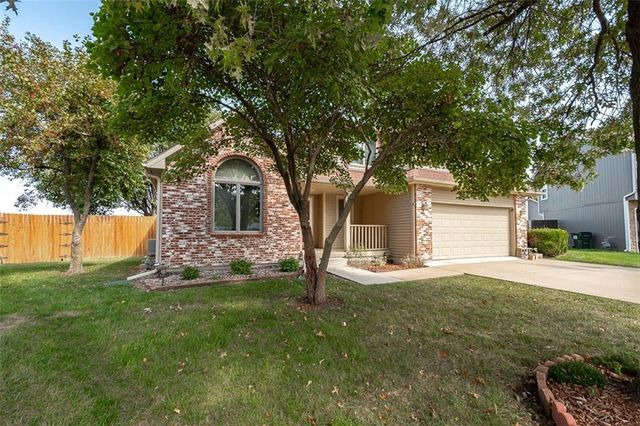 1303 Pin Oak Circle, Ottawa, KS 66067