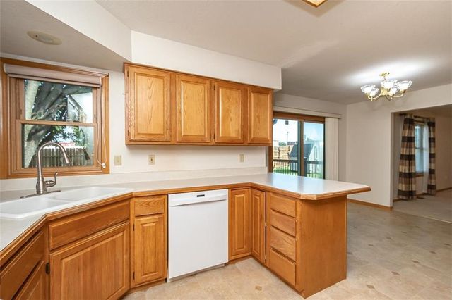 1303 Pin Oak Circle, Ottawa, KS 66067