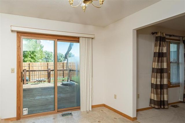 1303 Pin Oak Circle, Ottawa, KS 66067