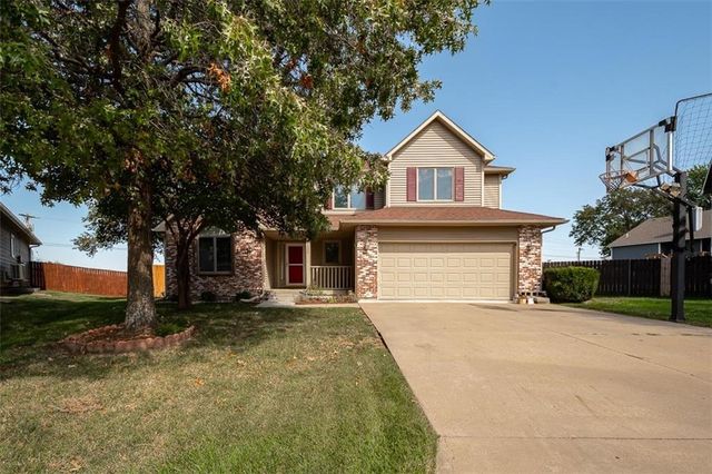 1303 Pin Oak Circle, Ottawa, KS 66067