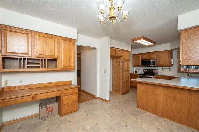 1303 Pin Oak Circle, Ottawa, KS 66067