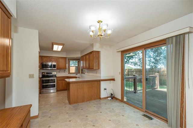 1303 Pin Oak Circle, Ottawa, KS 66067