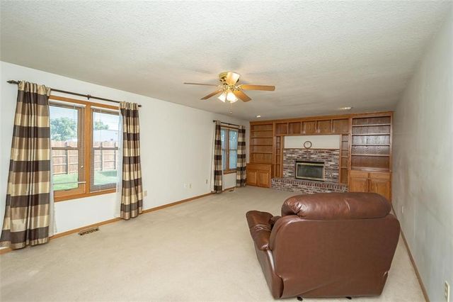 1303 Pin Oak Circle, Ottawa, KS 66067