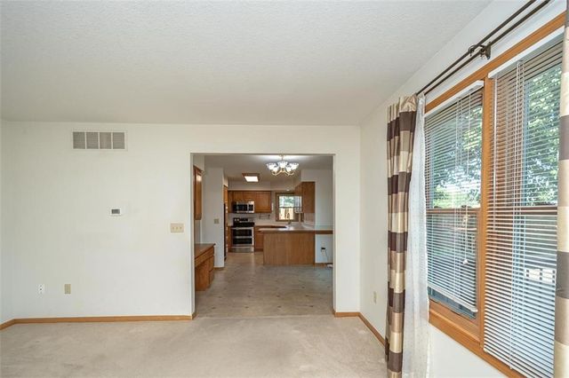 1303 Pin Oak Circle, Ottawa, KS 66067