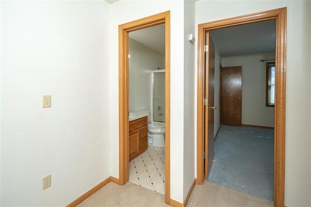 1303 Pin Oak Circle, Ottawa, KS 66067