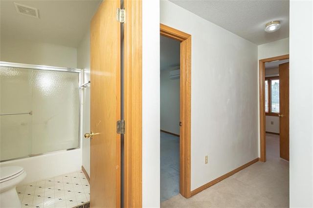 1303 Pin Oak Circle, Ottawa, KS 66067