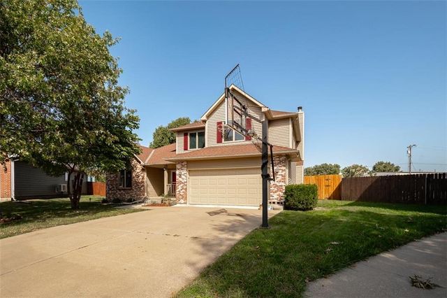 1303 Pin Oak Circle, Ottawa, KS 66067
