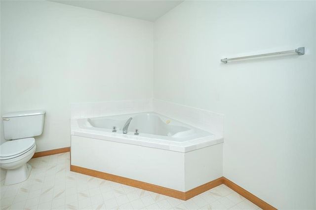 1303 Pin Oak Circle, Ottawa, KS 66067