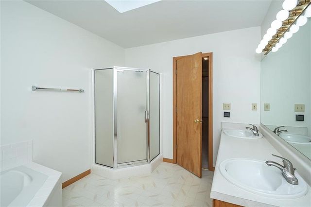 1303 Pin Oak Circle, Ottawa, KS 66067