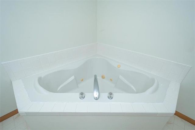 1303 Pin Oak Circle, Ottawa, KS 66067