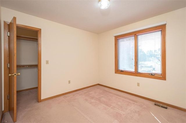 1303 Pin Oak Circle, Ottawa, KS 66067