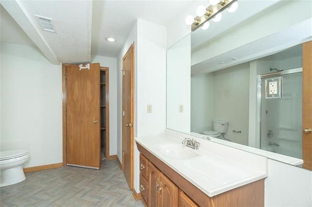 1303 Pin Oak Circle, Ottawa, KS 66067