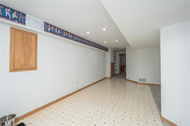 1303 Pin Oak Circle, Ottawa, KS 66067