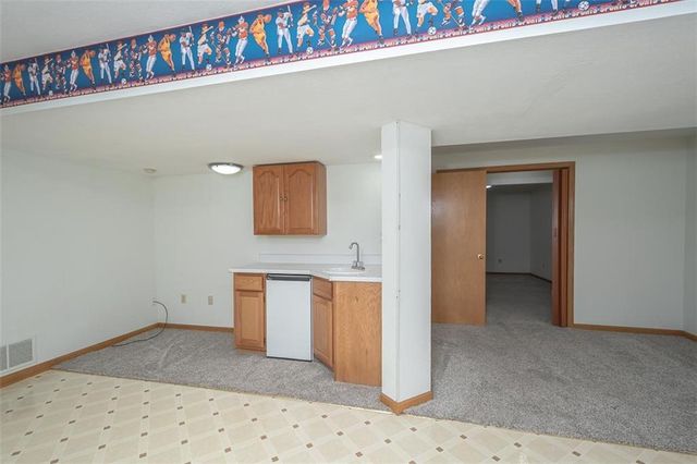 1303 Pin Oak Circle, Ottawa, KS 66067