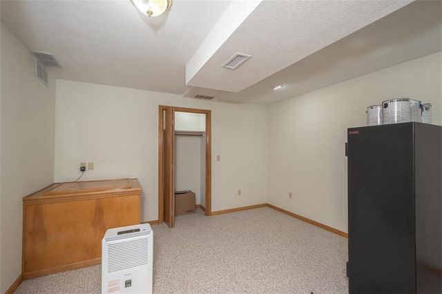 1303 Pin Oak Circle, Ottawa, KS 66067