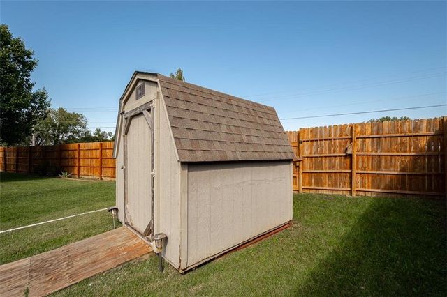 1303 Pin Oak Circle, Ottawa, KS 66067