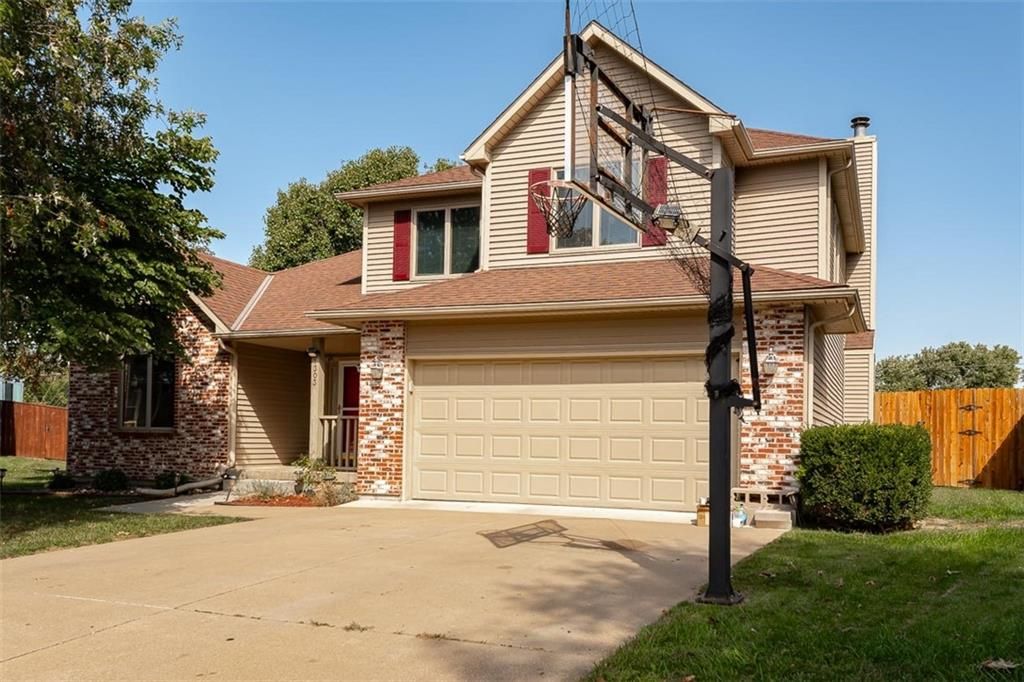 1303 Pin Oak Circle, Ottawa, KS 66067