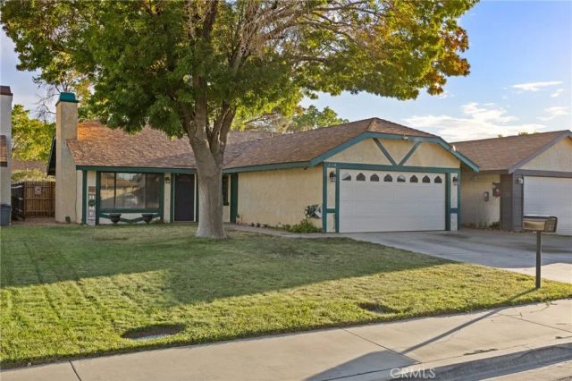1008 E Newgrove, Lancaster, CA 93535