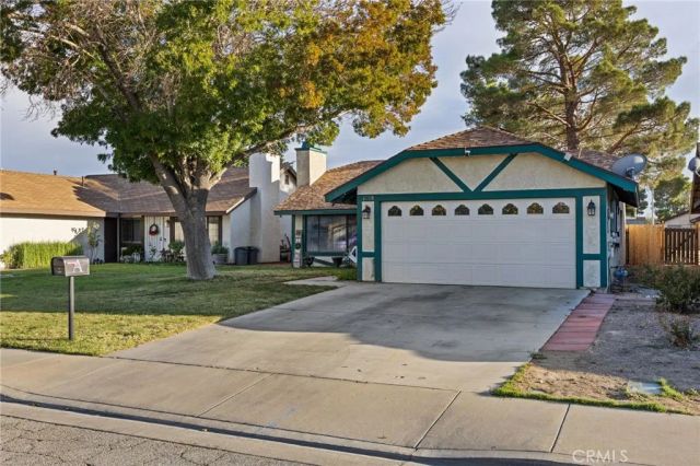 1008 E Newgrove, Lancaster, CA 93535