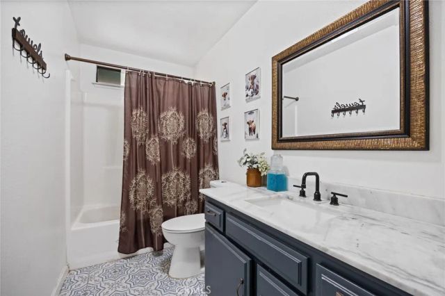 1008 E Newgrove, Lancaster, CA 93535