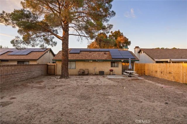 1008 E Newgrove, Lancaster, CA 93535