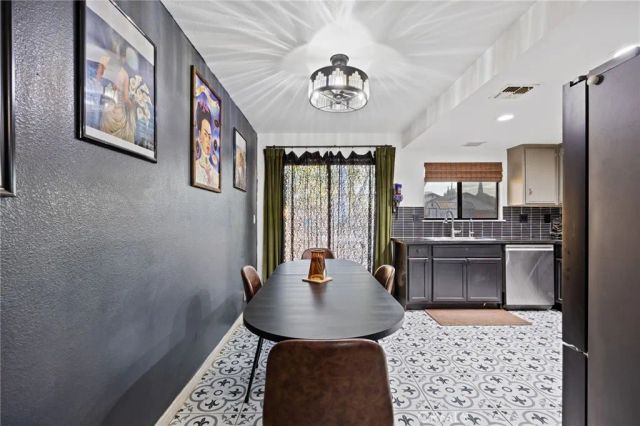1008 E Newgrove, Lancaster, CA 93535