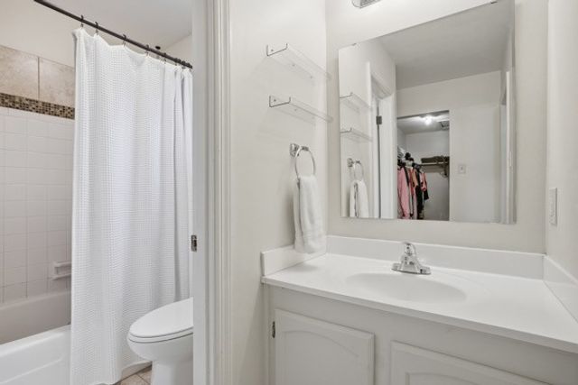 1561 Pinehurst, Upper St Clair, PA 15241