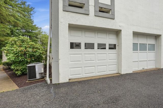 1561 Pinehurst, Upper St Clair, PA 15241