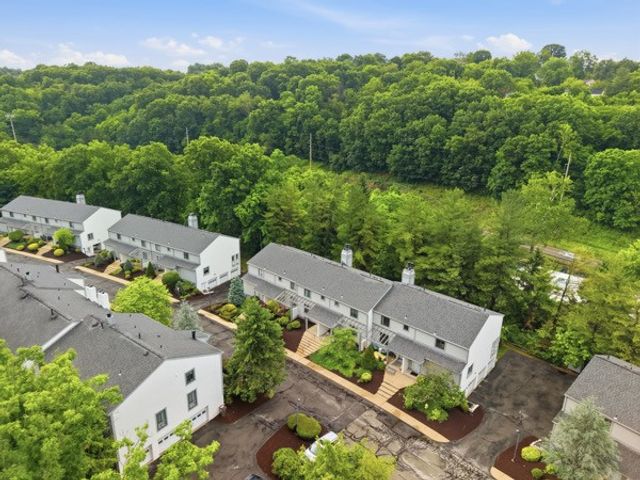 1561 Pinehurst, Upper St Clair, PA 15241