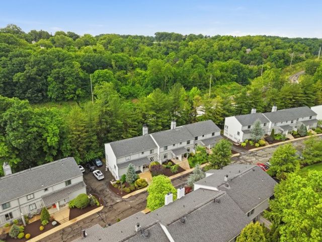 1561 Pinehurst, Upper St Clair, PA 15241