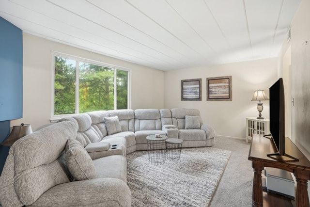 1561 Pinehurst, Upper St Clair, PA 15241