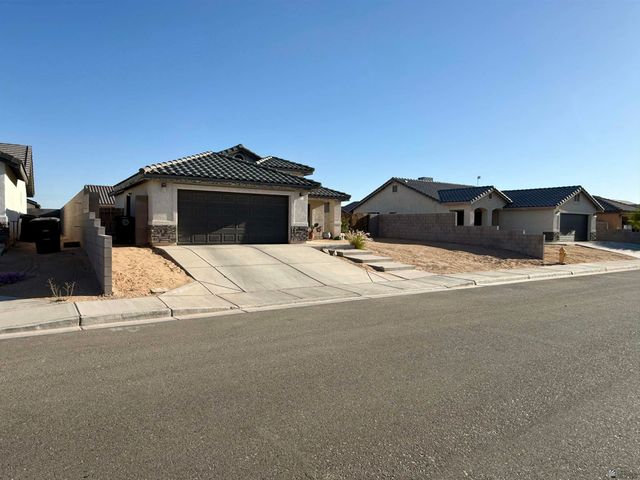 3813 E Nadine St, San Luis, AZ 85336